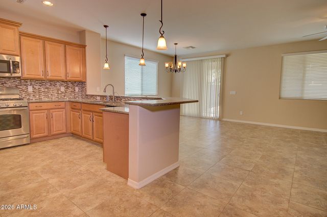 193 W LEATHERWOOD Avenue, San Tan Valley, AZ 85140