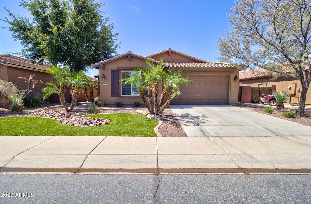 193 W LEATHERWOOD Avenue, San Tan Valley, AZ 85140