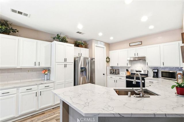 13150 La Jolla, Hesperia, CA 92344