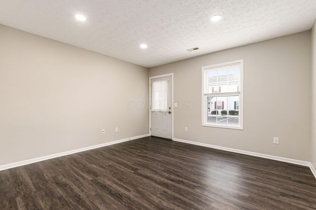 6018 Brice Park Drive, 17C, Canal Winchester, OH 43110