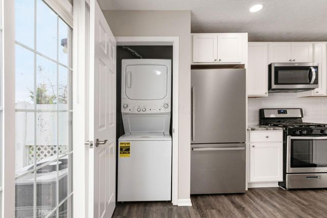 6018 Brice Park Drive, 17C, Canal Winchester, OH 43110