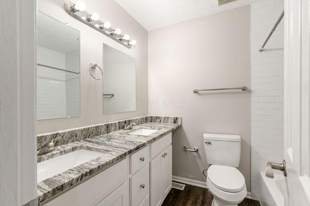 6018 Brice Park Drive, 17C, Canal Winchester, OH 43110