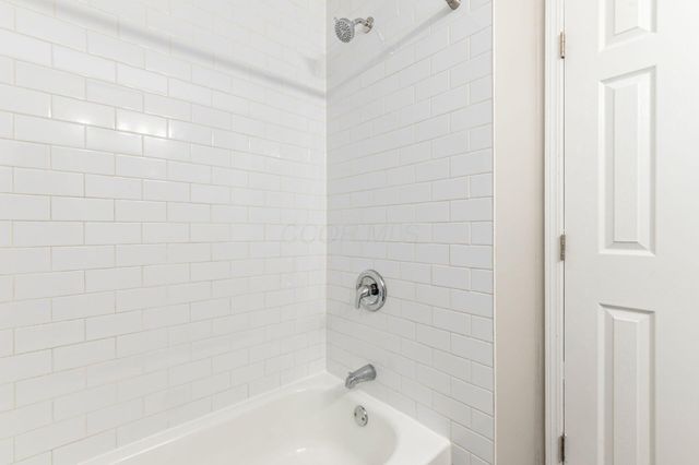 6018 Brice Park Drive, 17C, Canal Winchester, OH 43110