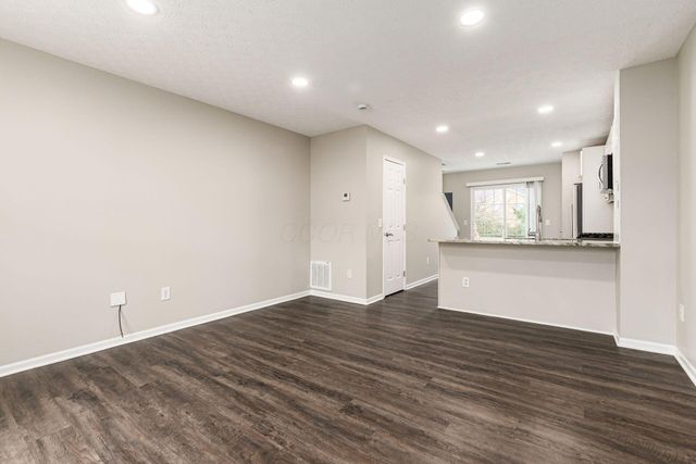 6018 Brice Park Drive, 17C, Canal Winchester, OH 43110