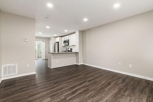 6018 Brice Park Drive, 17C, Canal Winchester, OH 43110