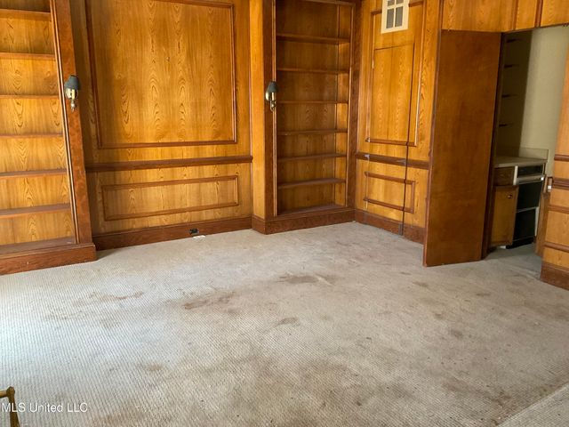 6 Moss Forest Place, Jackson, MS 39211