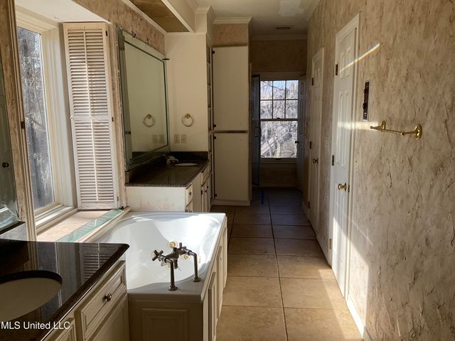 6 Moss Forest Place, Jackson, MS 39211