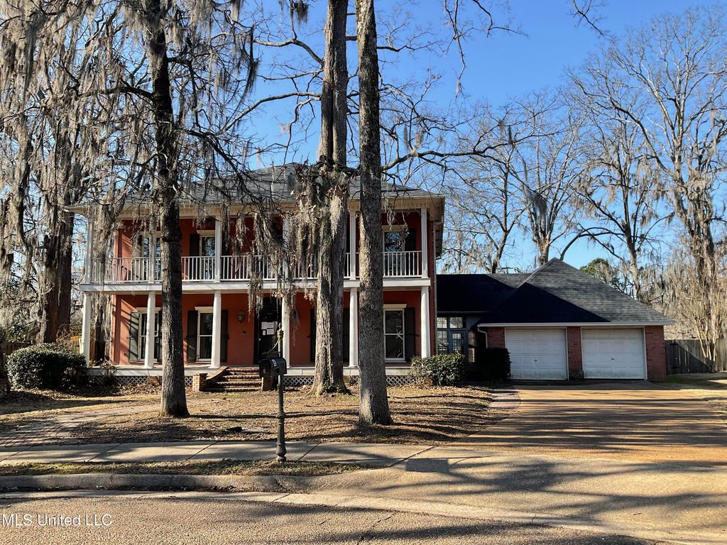 6 Moss Forest Place, Jackson, MS 39211