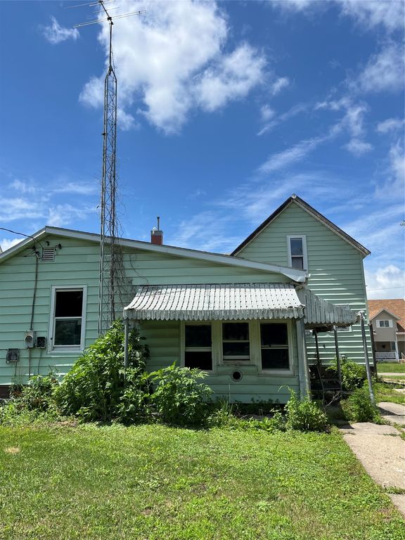 409 N 3rd Avenue, Marshalltown, IA 50158