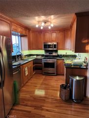 24066 Lakeview Drive, Crestline, CA 92325
