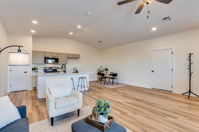 5710 E Bristol, Bel Aire, KS 67220