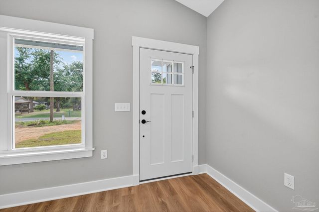 3011 N 15th Ave, Milton, FL 32583