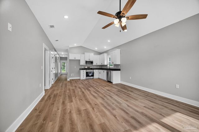 3011 N 15th Ave, Milton, FL 32583