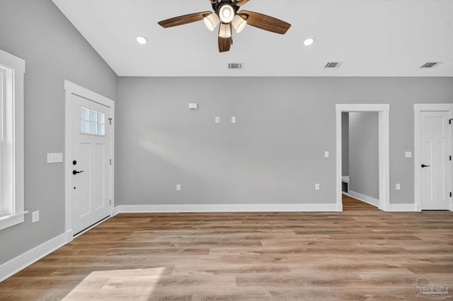 3011 N 15th Ave, Milton, FL 32583