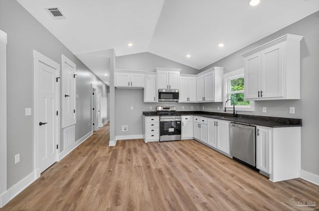 3011 N 15th Ave, Milton, FL 32583