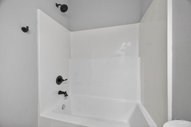 3011 N 15th Ave, Milton, FL 32583