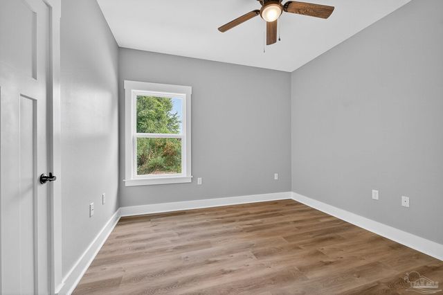 3011 N 15th Ave, Milton, FL 32583