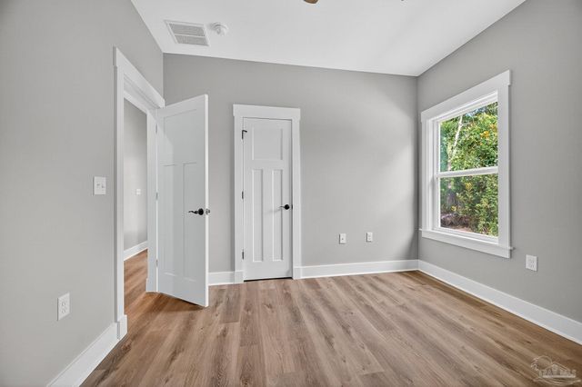 3011 N 15th Ave, Milton, FL 32583