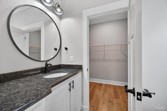 3011 N 15th Ave, Milton, FL 32583