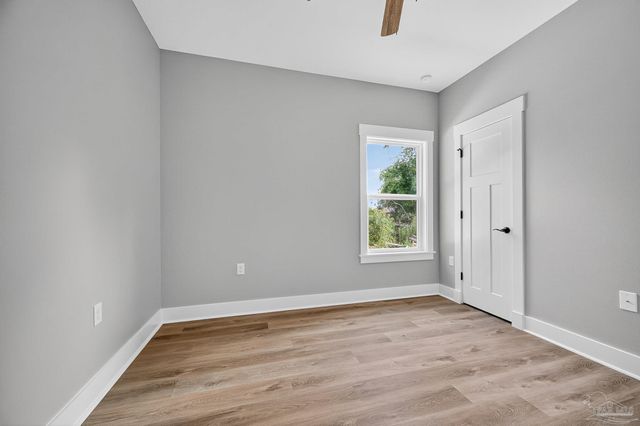 3011 N 15th Ave, Milton, FL 32583