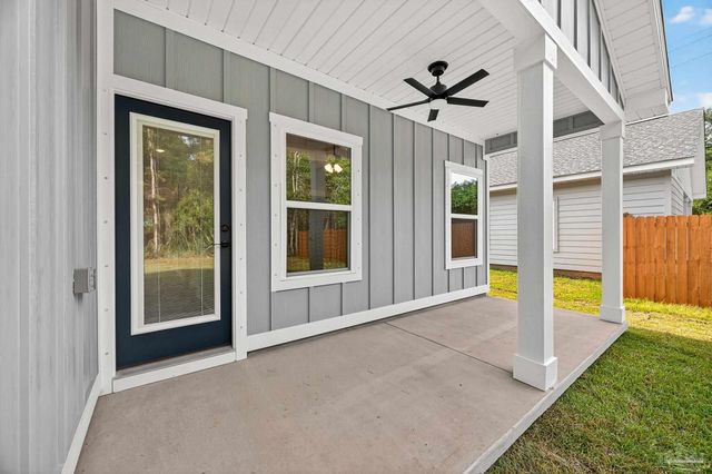 3011 N 15th Ave, Milton, FL 32583