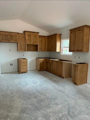 3011 N 15th Ave, Milton, FL 32583