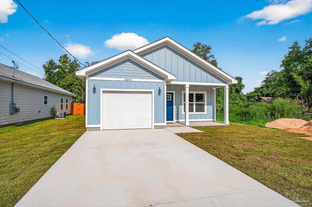 3011 N 15th Ave, Milton, FL 32583