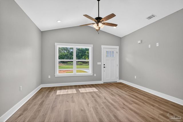 3011 N 15th Ave, Milton, FL 32583