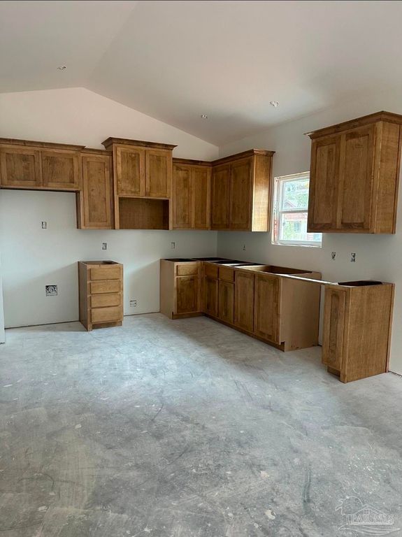 3011 N 15th Ave, Milton, FL 32583