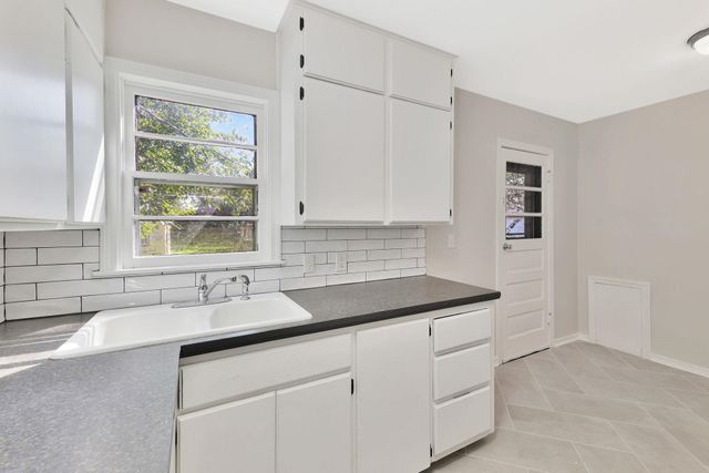 622 N Gordon St, Wichita, KS 67203