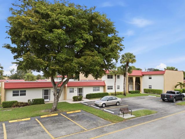 135 Lake Carol Drive E 135, West Palm Beach, FL 33411