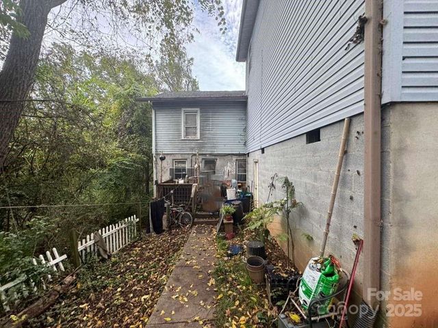 106 Riverview Drive, Asheville, NC 28806