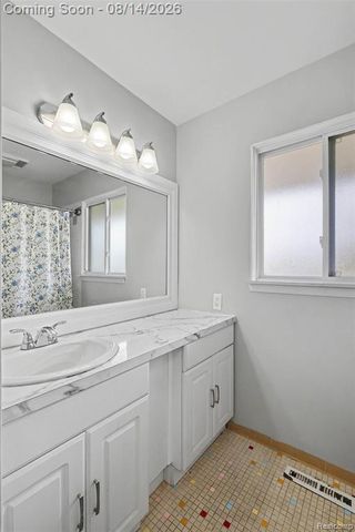 1034 Woodworth Drive, Grand Blanc, MI 48439
