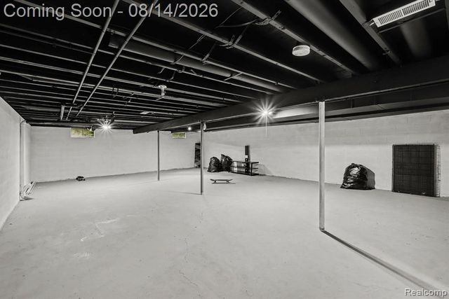 1034 Woodworth Drive, Grand Blanc, MI 48439