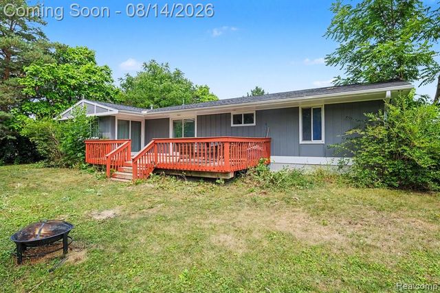 1034 Woodworth Drive, Grand Blanc, MI 48439