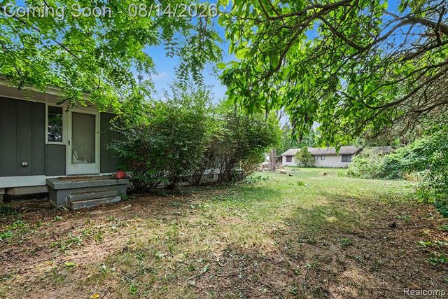 1034 Woodworth Drive, Grand Blanc, MI 48439