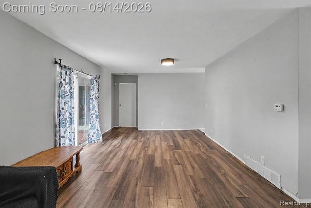 1034 Woodworth Drive, Grand Blanc, MI 48439