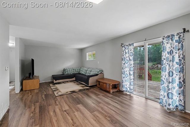 1034 Woodworth Drive, Grand Blanc, MI 48439