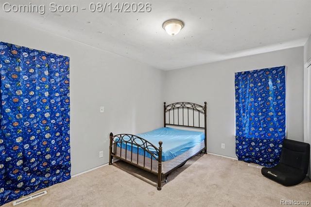 1034 Woodworth Drive, Grand Blanc, MI 48439