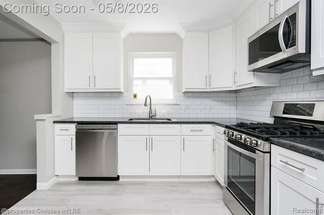 2716 Ardmore Avenue, Royal Oak, MI 48073