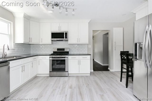 2716 Ardmore Avenue, Royal Oak, MI 48073