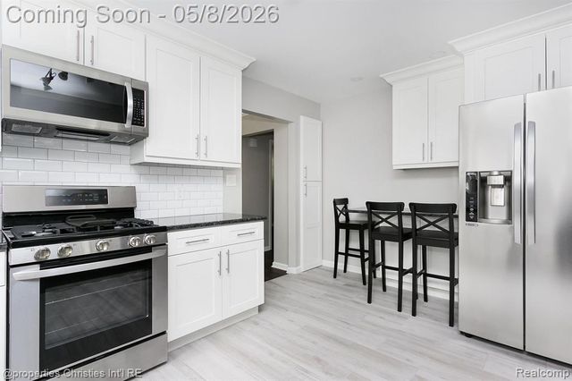 2716 Ardmore Avenue, Royal Oak, MI 48073