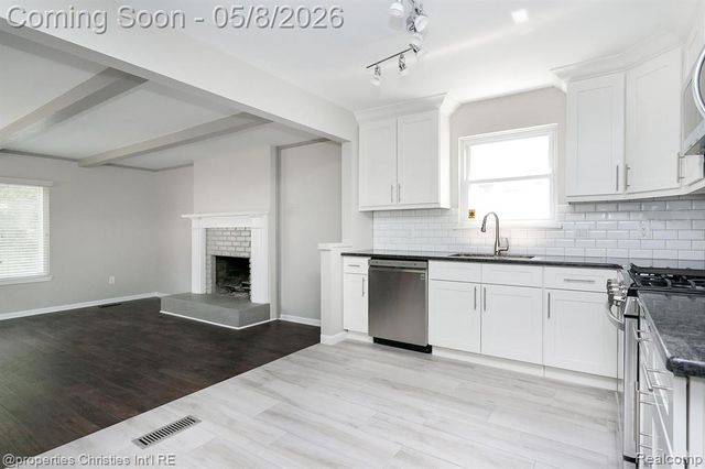 2716 Ardmore Avenue, Royal Oak, MI 48073