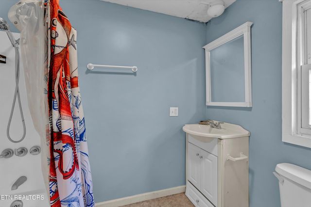 1753 Sulphur Springs Rd, Clinton, TN 37716
