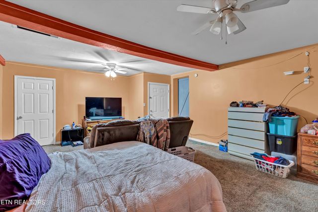 1753 Sulphur Springs Rd, Clinton, TN 37716