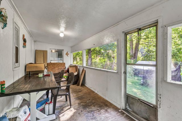 1753 Sulphur Springs Rd, Clinton, TN 37716