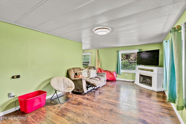 1753 Sulphur Springs Rd, Clinton, TN 37716