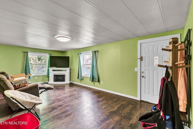 1753 Sulphur Springs Rd, Clinton, TN 37716