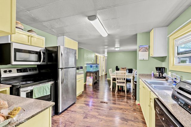 1753 Sulphur Springs Rd, Clinton, TN 37716