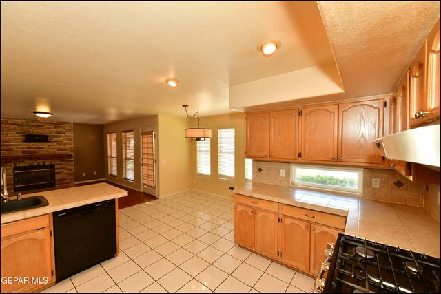 6435 LOMA DE CRISTO Drive, El Paso, TX 79912